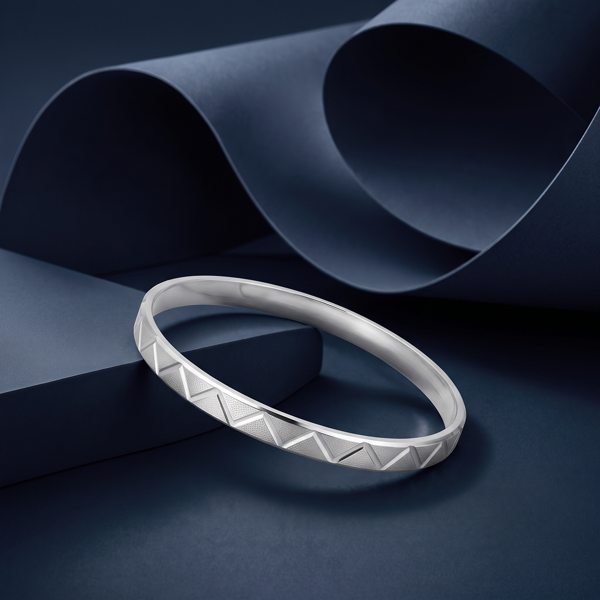 Chevron Texture Slim Silver-Tone Kada