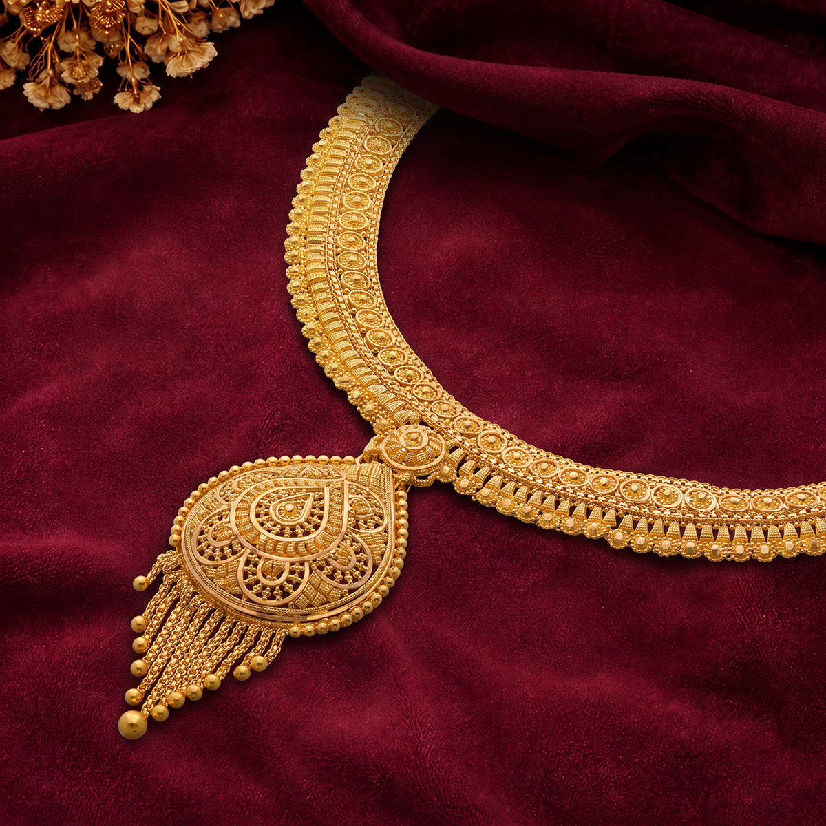 Traditional Gold Necklace with Teardrop Pendant